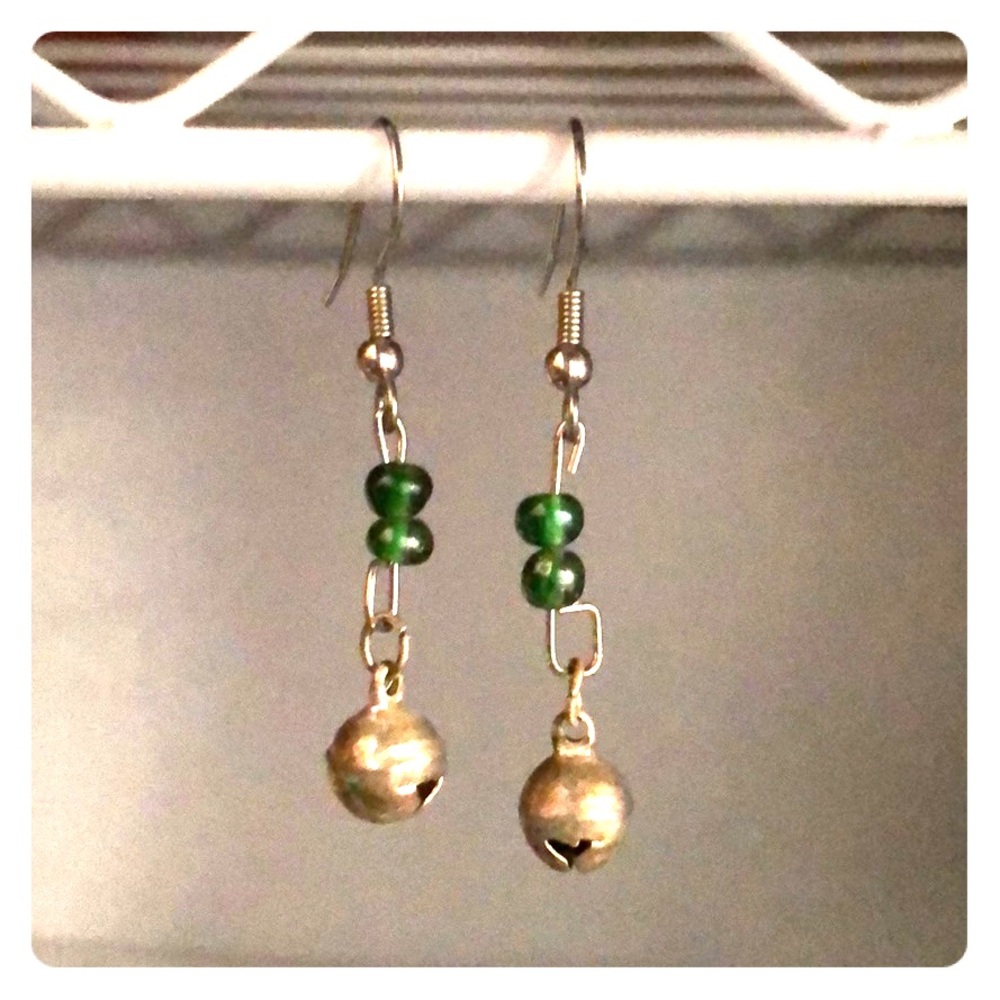 💐Asymmetrical Green Jingle Bell Earrings